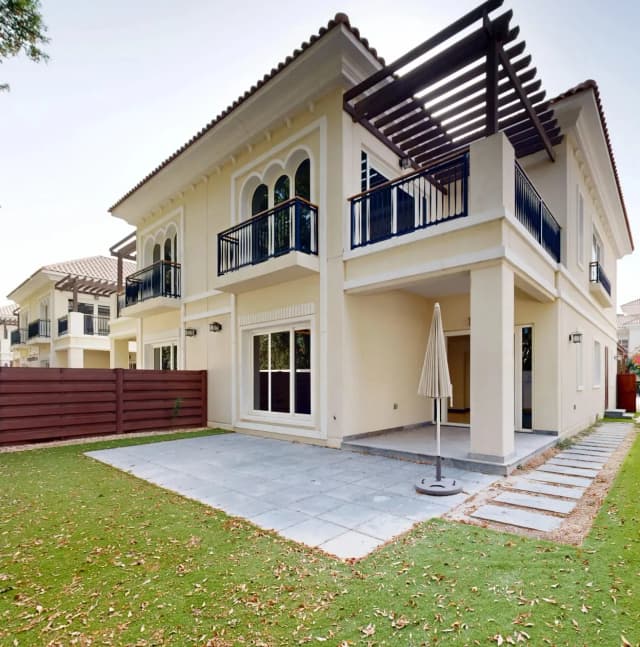 https://d13c6n7sgaw7ah.cloudfront.net/projects/images/al-habtoor-polo-resort-villas-u06.webp