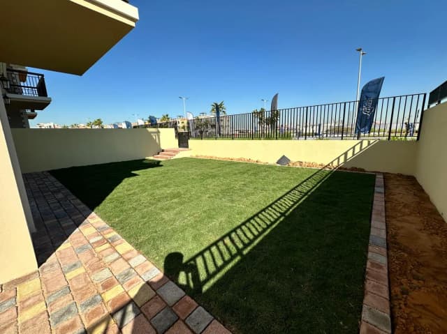 https://d13c6n7sgaw7ah.cloudfront.net/projects/images/sur-la-mer-u02.webp