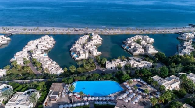 https://d13c6n7sgaw7ah.cloudfront.net/projects/images/the-cove-rotana-resort-u03.webp
