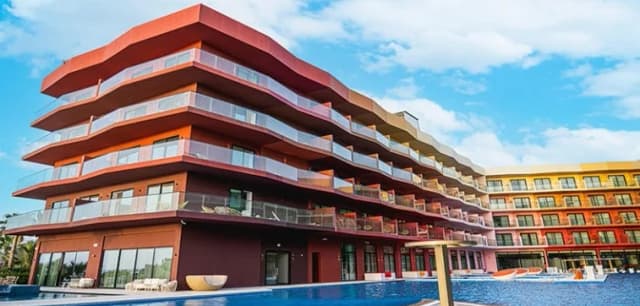 https://d13c6n7sgaw7ah.cloudfront.net/projects/images/the-heart-of-europe-cote-dazur-monaco-u16.webp