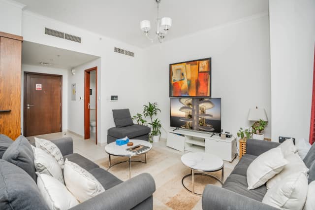 https://d13c6n7sgaw7ah.cloudfront.net/projects/images/the-residence-7-downtown-u04.webp